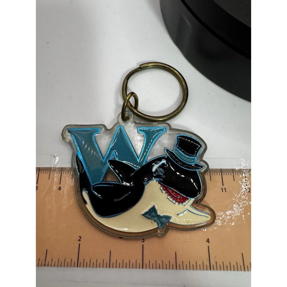 Vintage Sea World Shamu With Top Hat And Bow Tie Keychain